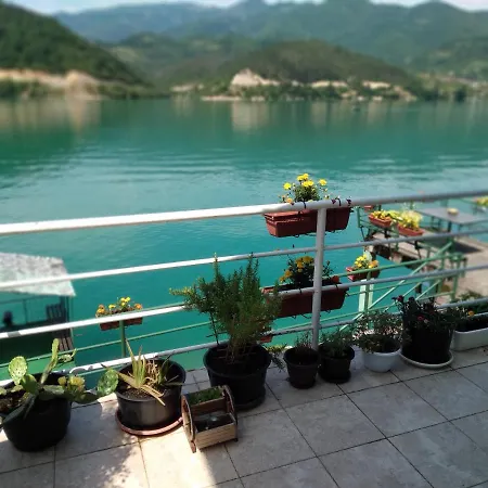 度假居 Green Lake House , Konjic *